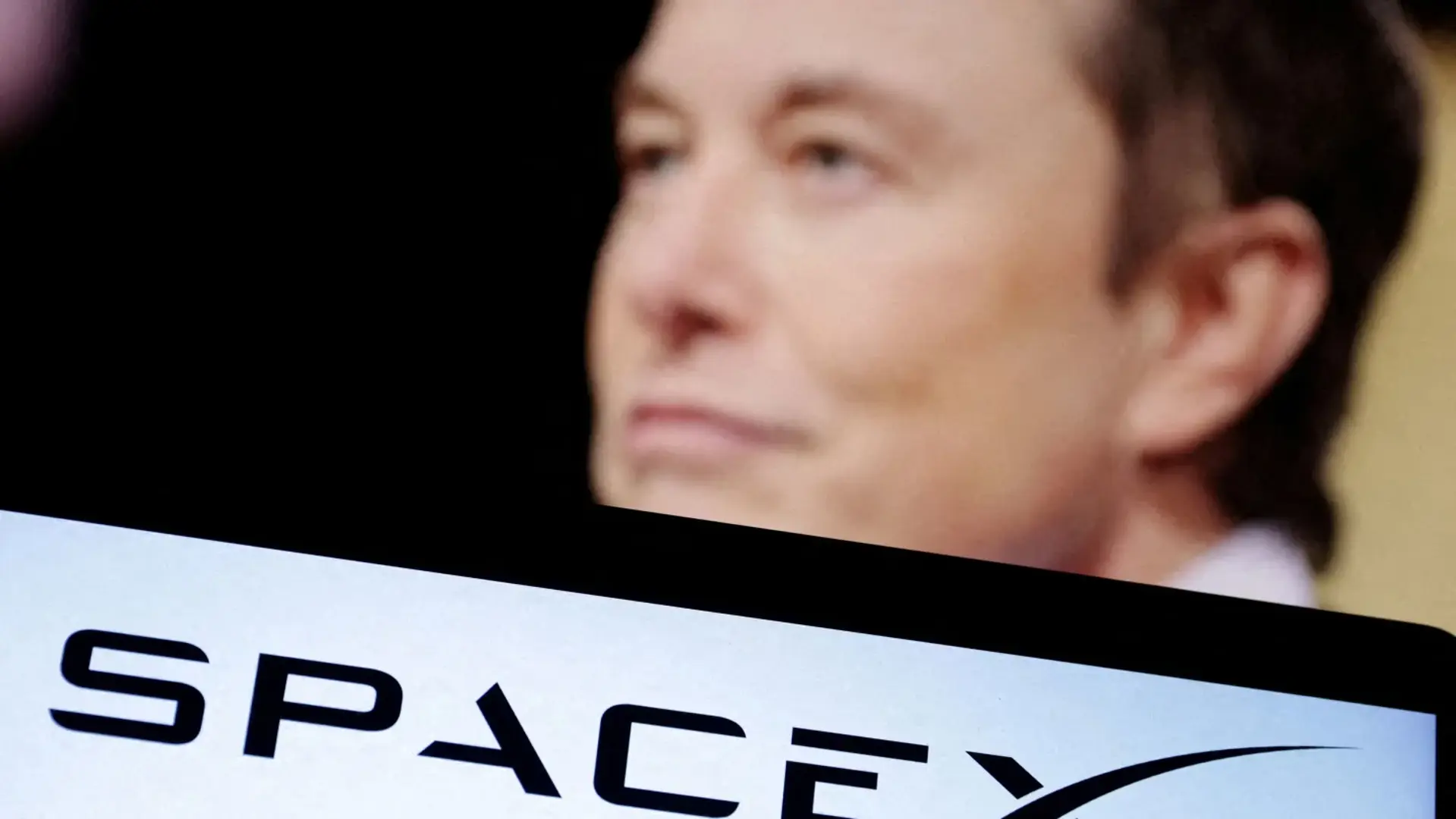 SpaceX aims for $800 billion valuation in secondary share sale, WSJ report.