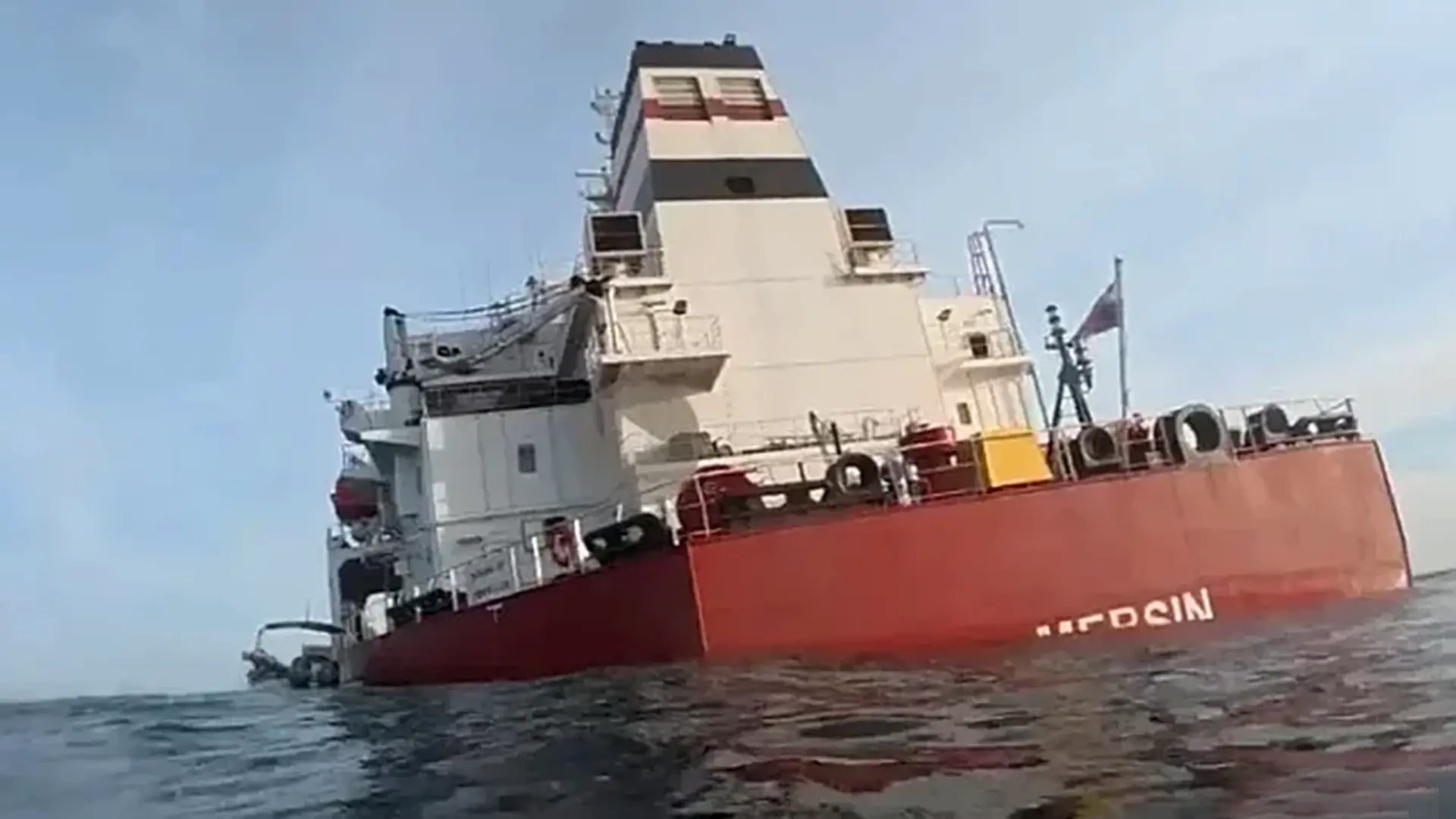 Турецкая судоходная компания прекращает рейсы, связанные с Россией, после взрывов на танкере